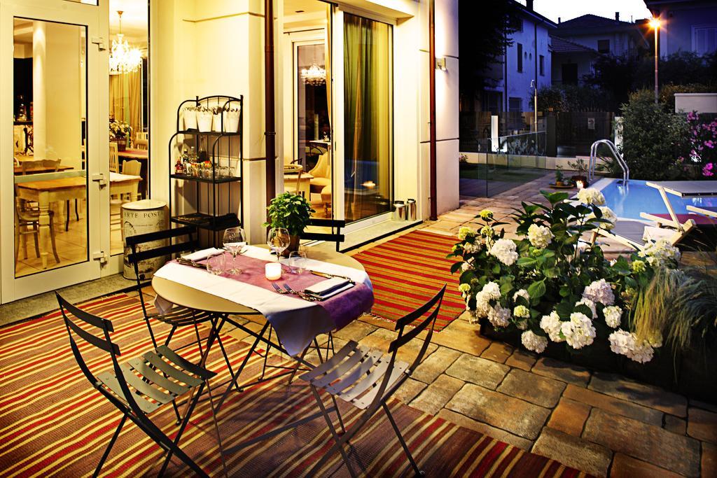 D-Place Hotel & Suite Риччоне Экстерьер фото
