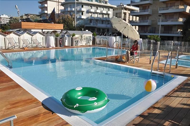 D-Place Hotel & Suite Риччоне Экстерьер фото